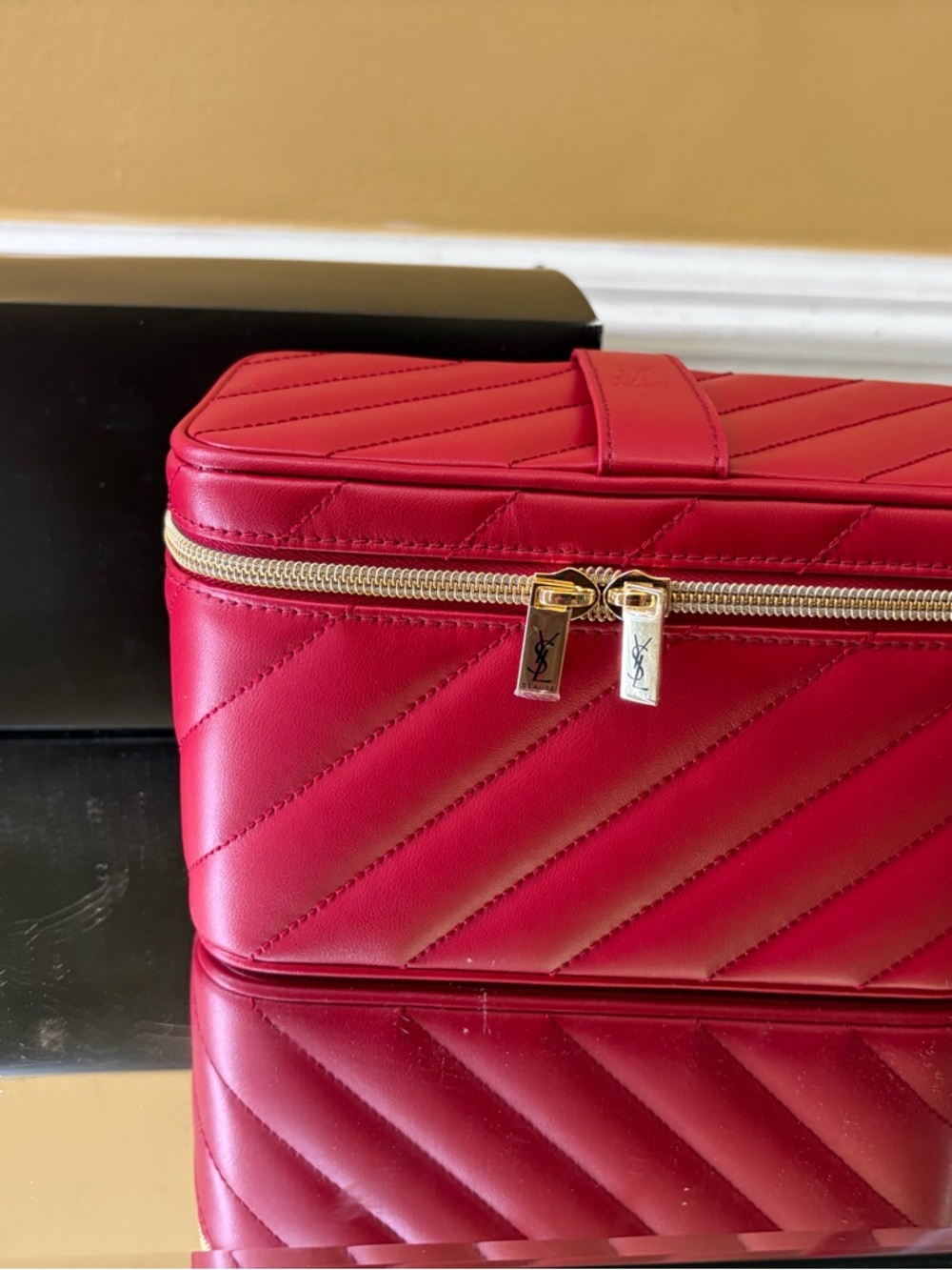 Ysl Yves Saint Laurent Beauty Premium Vanity red makeup case new in box - Picture 9 of 10